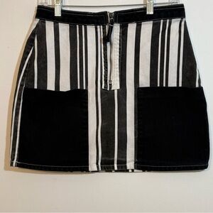 BDG Urban Outfitters Striped Mini Skirt Black White Zip Front — Size Medium